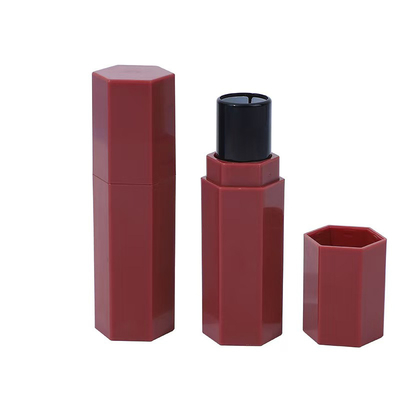 ท่อสีลิปสติกพลาสติกทรงหกเหลี่ยมสําหรับสีลิปสติก สติกสีแดงและผลสว่าง 5 ml ตัวอย่าง