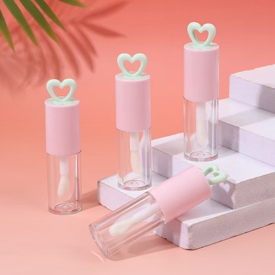 สีที่กําหนดเอง 7ml หัวใจโฮโล พลาสติก ท่อกระจกริมฝีปากสําหรับบรรจุกระจกริมฝีปากแบบพกพา