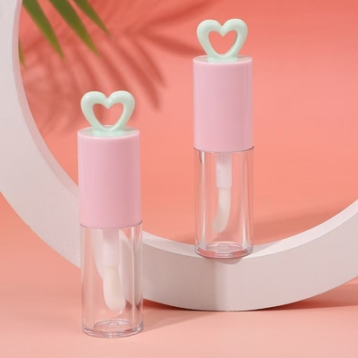 สีที่กําหนดเอง 7ml หัวใจโฮโล พลาสติก ท่อกระจกริมฝีปากสําหรับบรรจุกระจกริมฝีปากแบบพกพา