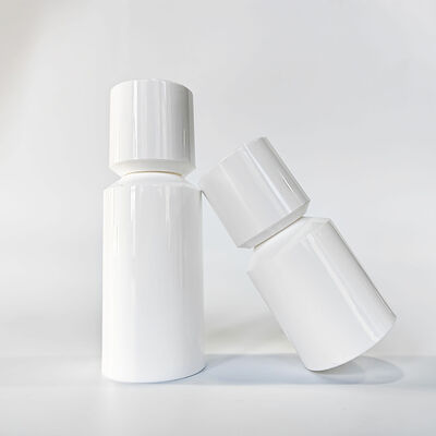การออกแบบใหม่ กระป๋องปั๊มที่ไม่มีอากาศ 30ml ถึง 100ml ป้องกันการเผชิญหน้ากับอากาศ สูงสุดการใช้สินค้า สุขภาพดี ไม่ติดเชื้อด้วยนิ้วมือสําหรับดูแลผิว