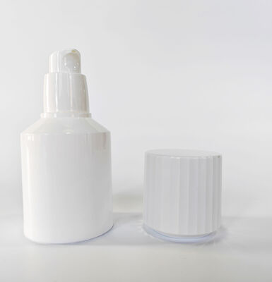 การออกแบบใหม่ กระป๋องปั๊มที่ไม่มีอากาศ 30ml ถึง 100ml ป้องกันการเผชิญหน้ากับอากาศ สูงสุดการใช้สินค้า สุขภาพดี ไม่ติดเชื้อด้วยนิ้วมือสําหรับดูแลผิว