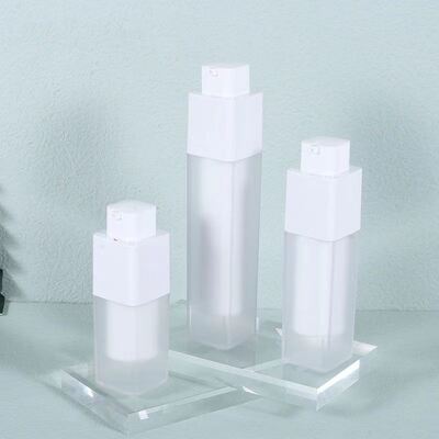 ขายปลีก รูปทรงสี่เหลี่ยม 15ml 30ml 50ml กระป๋องปั๊มไร้อากาศ พร้อมปั๊มล็อคหมุนสําหรับผลิตภัณฑ์ดูแลผิว